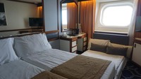 Kalau ini, kamar tipe Ocean Sea View. Meski tidak ada balkonnya, tapi traveler masih bisa melihat pemandangan laut lepas melalui jendela besar yang ada di dalam kamar. (Wahyu/detiktravel)