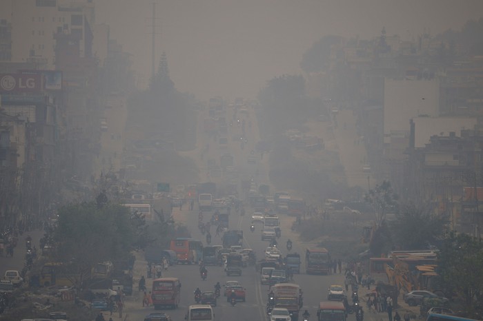 People commute on the ring road amid the ongoing air pollution in Kathmandu, Nepal April 7, 2025. REUTERS/Navesh Chitrakar