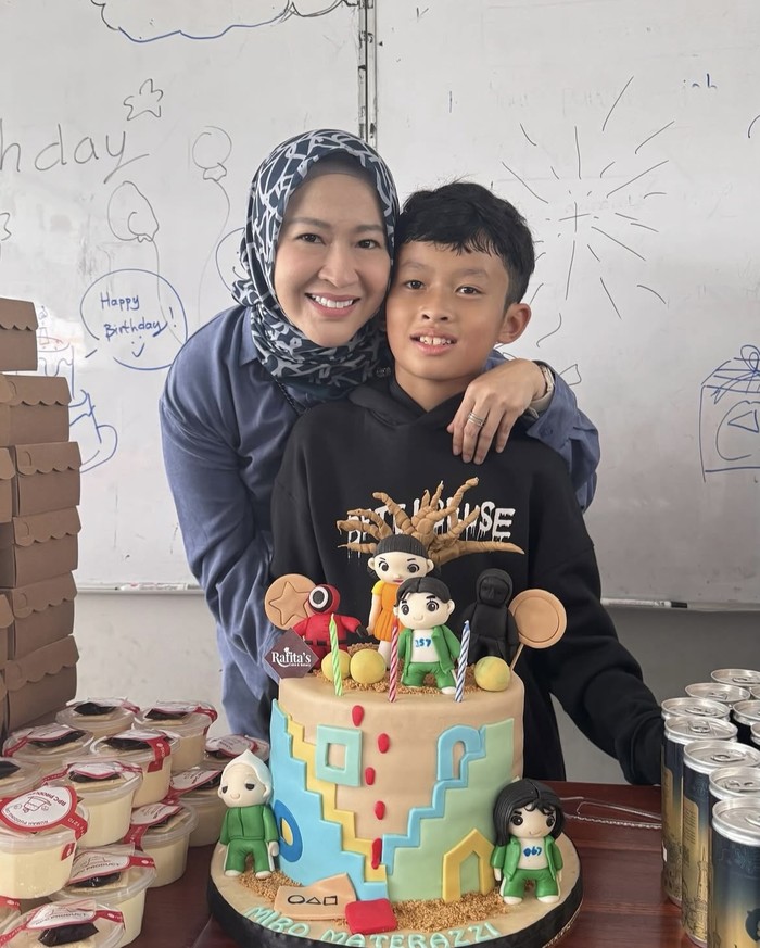Keseruan Okie Agustina Saat Ngopi hingga Ngemil Gelato Keseruan Okie Agustina Saat Ngopi hingga Ngemil Gelato