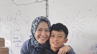 Okie Agustina sudah lama vakum dari dunia hiburan. Setelah merasa siap mental, kini artis tersebut menyatakan siap kembali ke dunia hiburan dan berakting. Foto: Instagram @okieagustina_