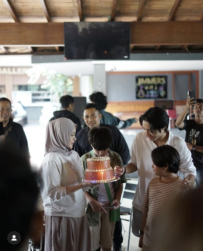 Keseruan Okie Agustina Saat Ngopi hingga Ngemil Gelato Keseruan Okie Agustina Saat Ngopi hingga Ngemil Gelato