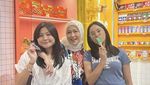 Keseruan Okie Agustina Saat Ngopi hingga Ngemil Gelato