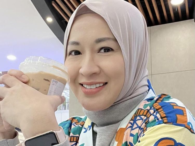 Keseruan Okie Agustina Saat Ngopi hingga Ngemil Gelato
