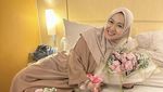 Keseruan Okie Agustina Saat Ngopi hingga Ngemil Gelato