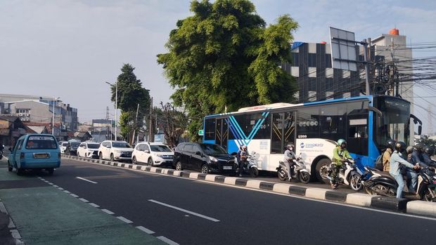 Lalin Jl Dewi Sartika Macet