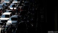 Korlantas Polri sebelumnya telah mencatat sudah 1,3 juta kendaraan masuk ke Jakarta selama arus balik Lebaran 2025 hingga Minggu (6/4) malam.