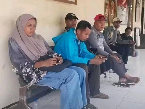 Lima tersangka penganiayaan dan penelanjangan remaja di Lembata. (IST)