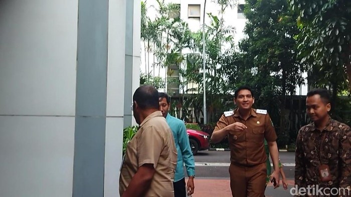 Lucky Hakim memenuhi panggilan Kemendagri terkait liburan ke Jepang.