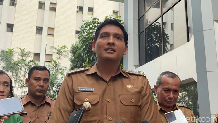 Lucky Hakim usai diperiksa Kemendagri terkait liburan ke Jepang tanpa izin.
