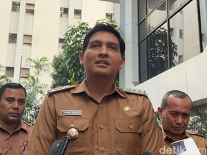 Diperiksa Itjen Kemendagri 2 Jam, Lucky Hakim Dapat 43 Pertanyaan