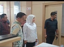 Mantan Wawako Palembang dan Suami Penuhi Panggilan Penyidik Kejari