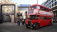 Banyak bus dimiliki oleh Museum Bus London. Namun Alan Nicholls, salah satu relawan dalam proyek tersebut, mengatakan beberapa bus dimiliki oleh pribadi dan dikemudikan oleh pemiliknya untuk bersenang-senang.