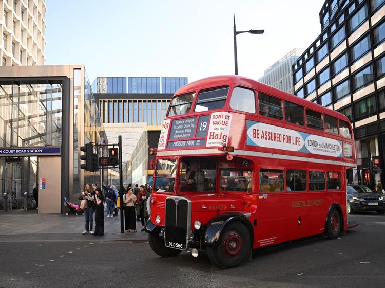 Menikmati Kota London Naik Bus Merah Ikonik