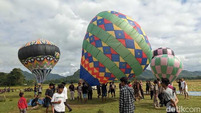 Mini Festival Balon Udara di Notorejo Tulungagung