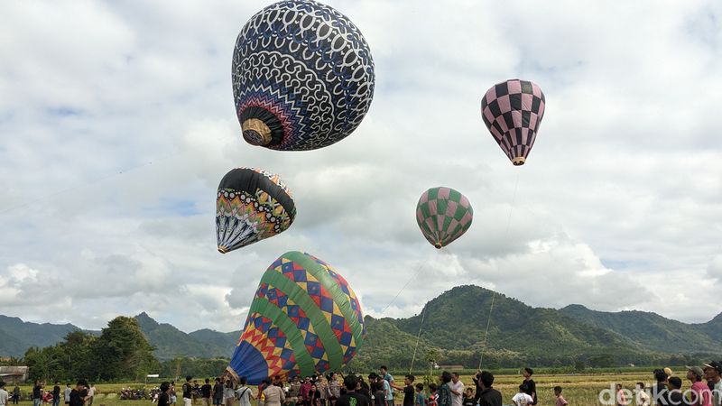 Mini Festival Balon Udara di Notorejo Tulungagung