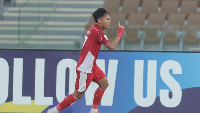 Timnas Indonesia U-17 meraih kemenangan di matchday kedua Grup C Piala Asia U-17, Senin (7/4/2025) malam WIB. Garuda Menang menang 4-1 atas Yaman dalam laga yang berlangsung di Stadion Prince Abdullah Al-Faisal.