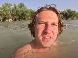 YouTuber Ditangkap Coba Rekam Suku Terpencil dan Tawarkan Minuman Soda