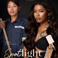 Wanita bernama Meen baru-baru ini beralih jadi model setelah potret cantiknya viral di TikTok. Bukan karena dia sering mengunggah video atau foto diri namun fotografer Semyon Rezchikov menangkap kecantikannya ketika sedang bekerja sebagai tukang sapu jalanan. Foto: Instagram @browit_by_nongchat