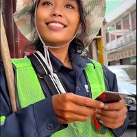 Meen ternyata seorang ibu tunggal berusia 28 tahun yang bekerja sebagai tukang sapu selama setahun.Foto: TikTok Semyon Rezchikov
