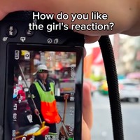 Noppajit Somboonsate atau Meen ditemukan oleh seorang fotografer asal Rusia bernama Semyon Rezchikov yang terpana dengan pesonanya ketika sedang menyapu di jalan. Awalnya hanya memandang dari jauh, Semyon akhirnya memuji penampilannya dan meminta izin untuk dipotret lebih dekat menggunakan ponselnya. Foto: TikTok Semyon Rezchikov