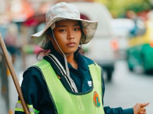Most Pop: Transformasi Tukang Sapu Jadi Model, Paras Cantiknya Bikin Terpana