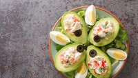 Palta reina juga termasuk hidangan Chili berbahan dasar alpukat yang populer di dunia. Berupa salad dari alpukat utuh dengan campuran dada ayam, mayones, bawang putih, mustard, bawang bombai, herbs, dan cabai rawit. Foto: Getty Images/iStockphoto