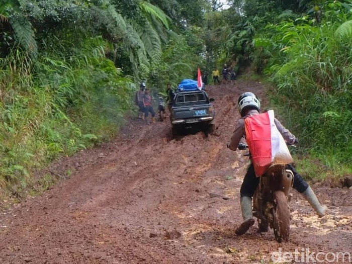 Penampakan akses jalan di wilayah Krayan, perbatasan Indonesia dan Malaysia