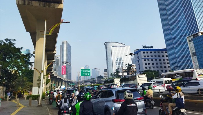 Penampakan kepadatan lalin di Jakarta setelah libur lebaran usai