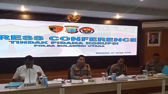 Polda Sulut saat merilis kasus korupsi dana hibah GMIM.