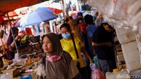 Pedagang sudah kembali dari kampung halaman, lapak-lapak pun sudah dibuka lagi.
