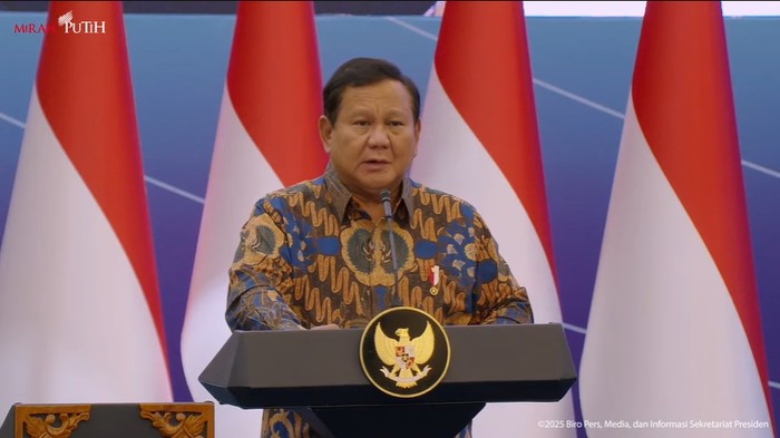 Presiden Prabowo Subianto dalam acara sarasehan ekonomi di Menara Mandiri, Jalan Jenderal Sudirman, Jakarta Selatan, Selasa (8/4/2025).