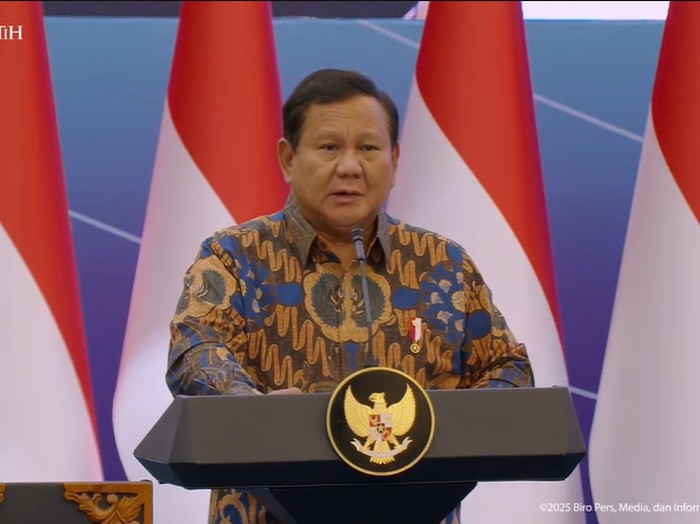 Presiden Prabowo Subianto dalam acara sarasehan ekonomi di Menara Mandiri, Jalan Jenderal Sudirman, Jakarta Selatan, Selasa (8/4/2025).