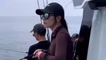 Strike! Prilly Latuconsina Bikin Omara Esteghlal Suka Mancing di Laut