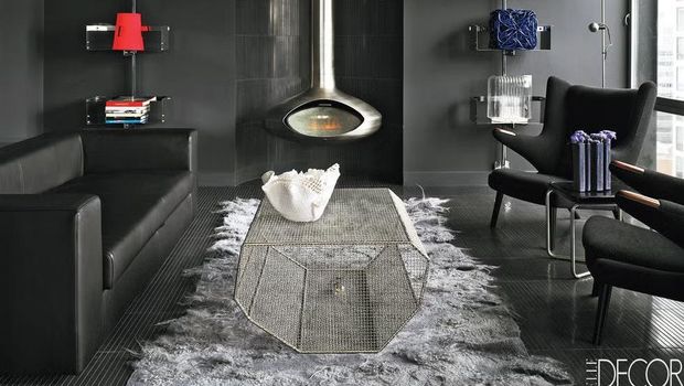 Ruang tamu dengan tema gelap