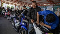 Samsat Cimahi menerapkan pelayanan berbasis plat nomor ganjil genap untuk memberikan kenyamanan serta mengantisipasi antrean panjang wajib pajak usai libur dan cuti bersama Idul Fitri 1446 H.