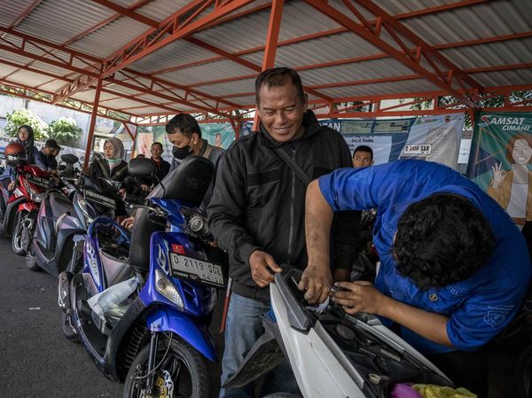 Samsat Cimahi Berlakukan Ganjil-Genap untuk Kendaraan Bayar Pajak