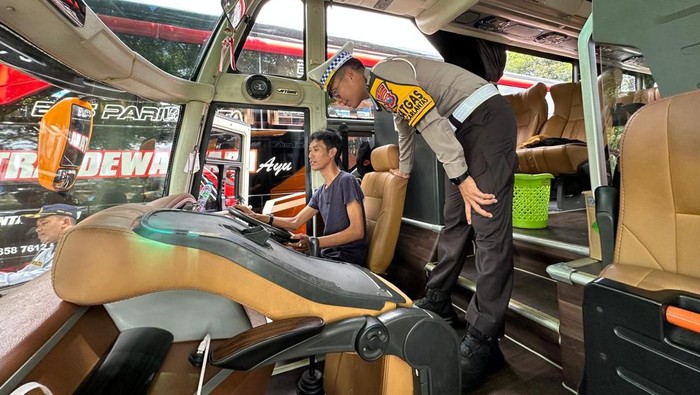 Sat Lantas Polres Batu ramp check angkutan wisata