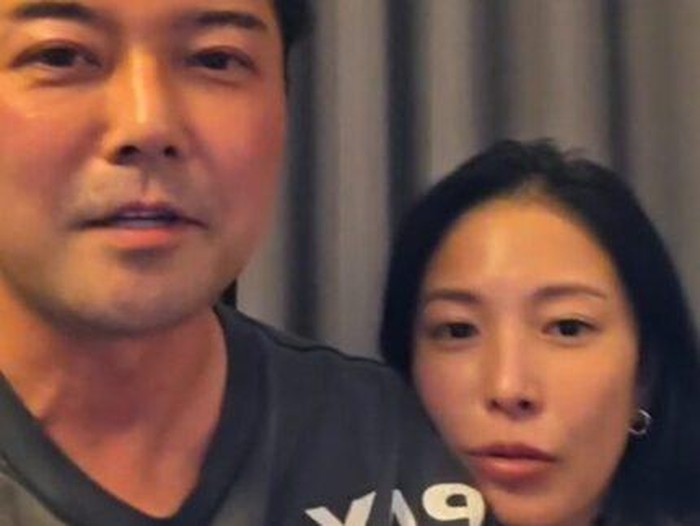 Siaran langsung BoA dan Jun Hyun Moo menuai kecaman publik