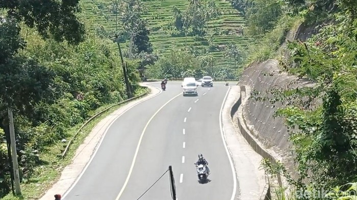 Suasana tanjakan Gentong Tasikmalaya lengang di H+8 Lebaran 2025, Selasa (8/4/2025).