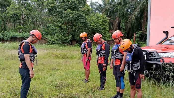 Tim SAR bersiap melakukan pencarian remaja terjatuh di jembatan gantung di Sarolangun, Jambi