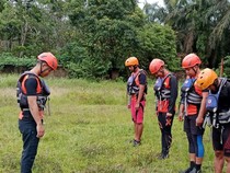 Radit Jatuh dari Motor Saat Lintasi Jembatan Gantung, Tim SAR Diturunkan