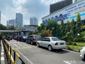Samsat Polda Metro Membeludak Usai Lebaran, Samling-Drive Thru Dioperasikan