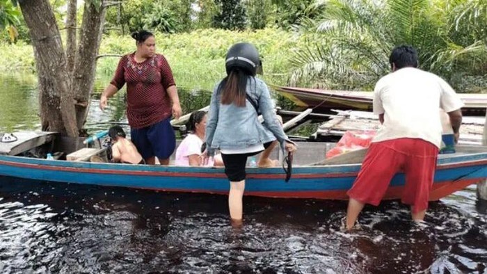 Banjir sempat melanda beberapa titik di Kota Palangka Raya. Warga diimbau untuk tetap waspada banjir susulan.