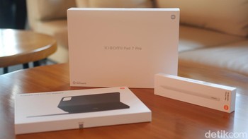 Xiaomi Pad 7 Pro hadir lengkap dengan keyboard case dan stylus. Foto: Adi Fida Rahman/detikINET