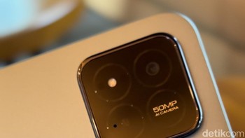Kamera depan 32MP AON dan kamera belakang 50MP mendukung fotografi serta videografi profesional. Foto: Adi Fida Rahman/detikINET