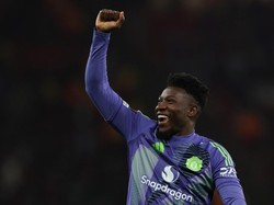 Malah, Trabzonspor janjikan bonus-bonus lainnya buat Andre Onana tergantung performa sang kiper. Tetap cuan nih, Onana (REUTERS/Phil Noble)