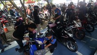 Pemerintah Jawa Tengah menggelar pemutihan PKB dengan program keringanan berupa pengampunan atau penghapusan tunggakan nilai pokok pajak dan denda yang berlaku mulai 8 April hingga 30 Juni 2025 dimana tunggakan PKB di Jawa Tengah mencapai Rp2,8 triliun.  