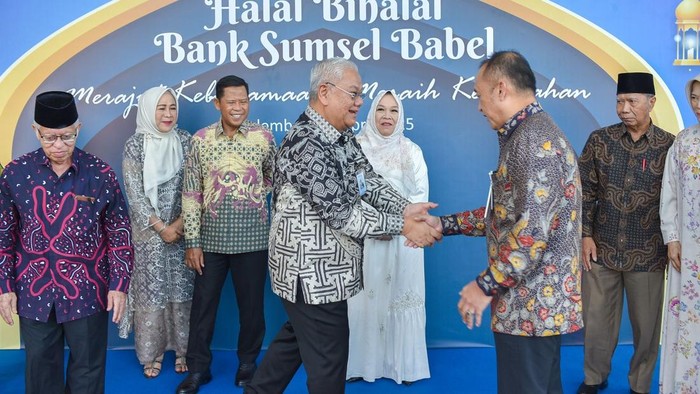 Bank Sumsel Babel menggelar halal bihalal bersama karyawan.