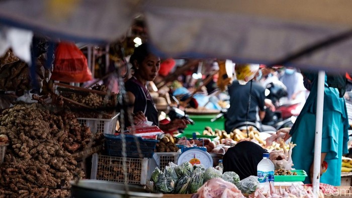 Belanja Masyarakat Saat Ramadan Capai Rp 248 T Berapa nilai belanja masyarakat selama periode Ramadan hingga Idul Fitri 1446 Hijriah? Menurut Menko Perekonomian Airlangga Hartarto nilainya mencapai Rp 248,1 triliun.