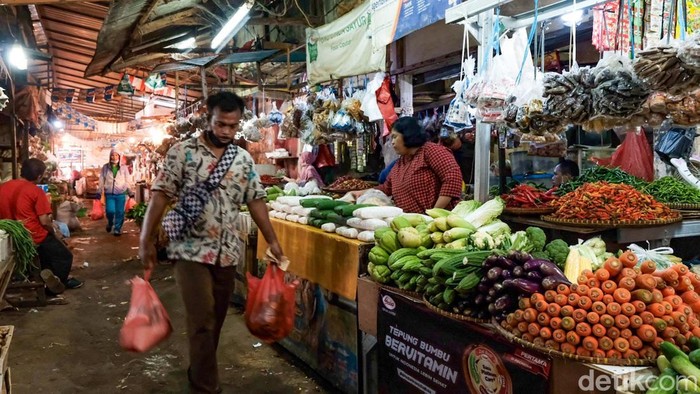 Berapa nilai belanja masyarakat selama periode Ramadan hingga Idul Fitri 1446 Hijriah? Menurut Menko Perekonomian Airlangga Hartarto nilainya mencapai Rp 248,1 triliun.